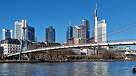 Illustration: Skyline Frankfurt a.M., vom Main aus gesehen.
