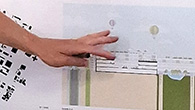 Illustration: Hand zeigt auf Plan